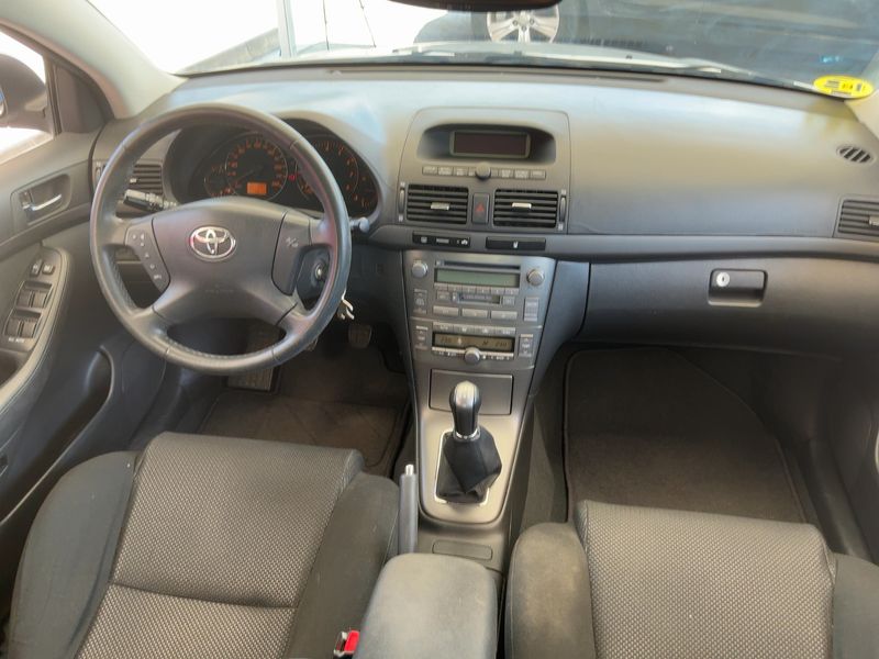 Toyota Avensis 2.0 Executive — zdjęcie 12