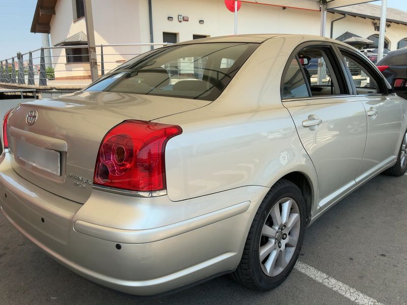 Toyota Avensis 2.0 Executive — zdjęcie 6