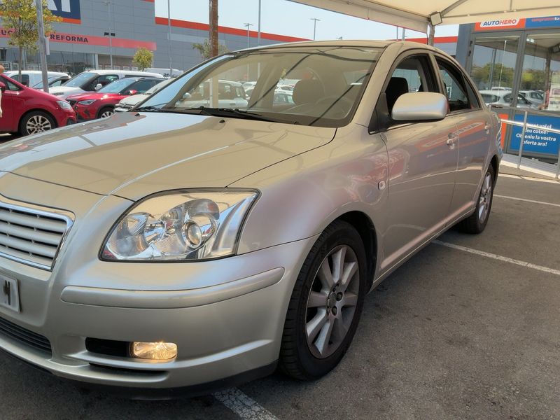 Toyota Avensis 2.0 Executive — zdjęcie 2