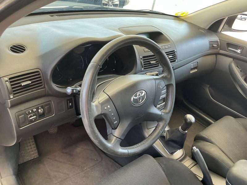 Toyota Avensis 2.0 Executive 2003 – снимка 25