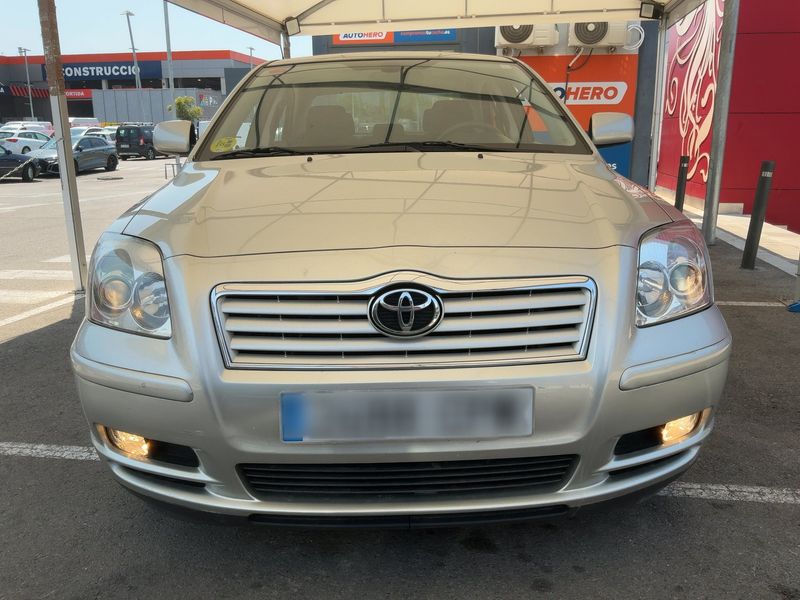 Toyota Avensis 2.0 Executive — zdjęcie 9