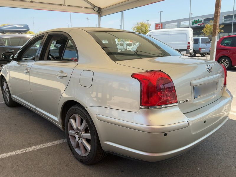 Toyota Avensis 2.0 Executive — zdjęcie 3