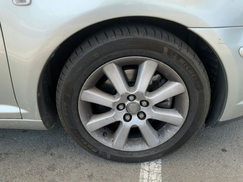 Toyota Avensis 2.0 Executive 2003 – снимка 11
