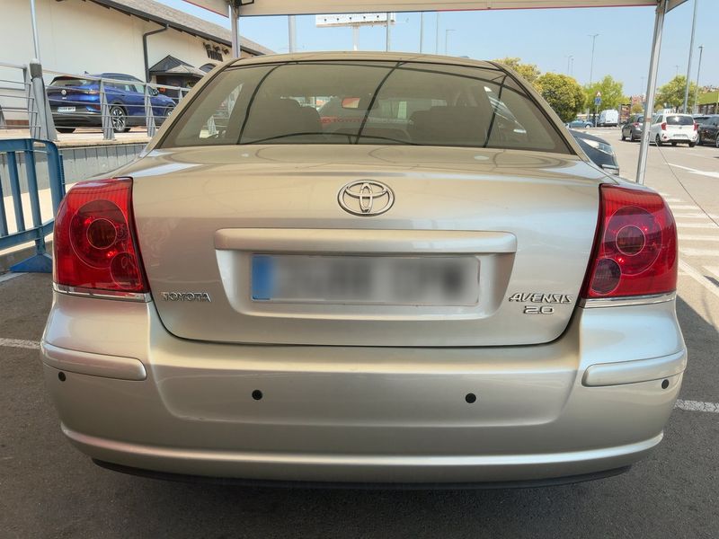 Toyota Avensis 2.0 Executive — zdjęcie 5