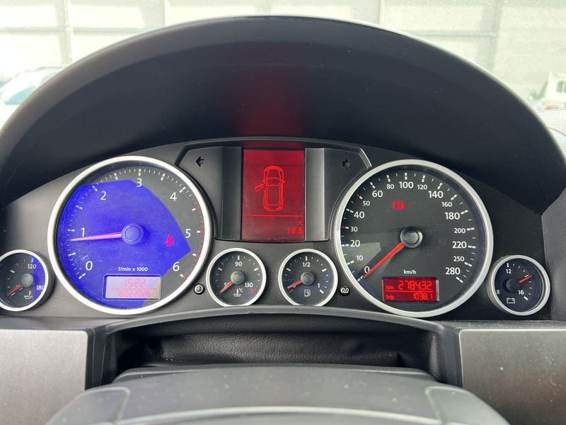 Volkswagen Touareg 2.5 TDI R5 Exclusive — zdjęcie 12