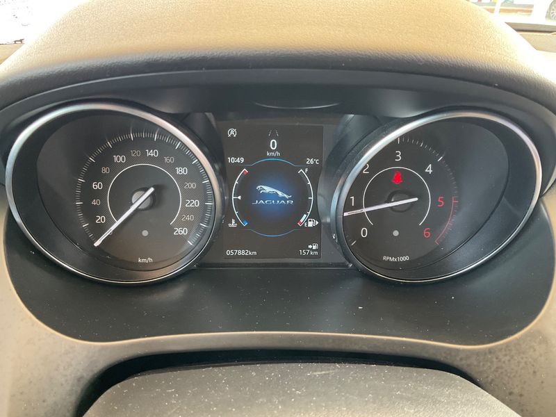 Jaguar E-Pace D150 Basis — zdjęcie 13
