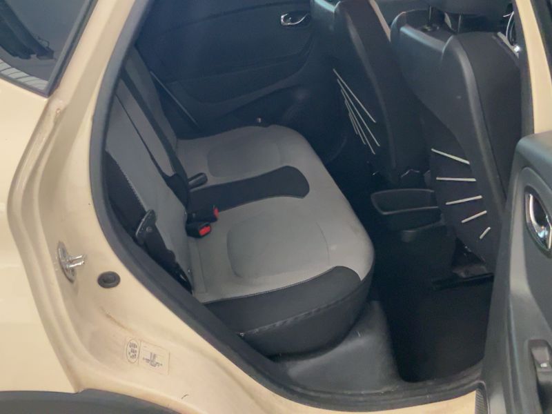 Renault Captur 1.5 dCi Energy Intens — zdjęcie 14