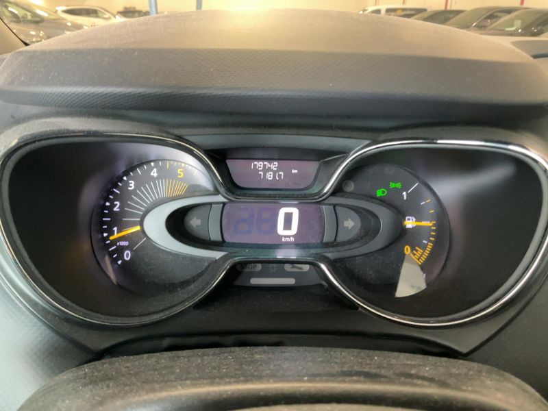 Renault Captur 1.5 dCi Energy Intens — zdjęcie 13