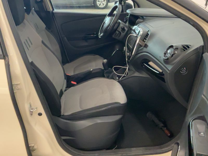 Renault Captur 1.5 dCi Energy Intens — zdjęcie 11