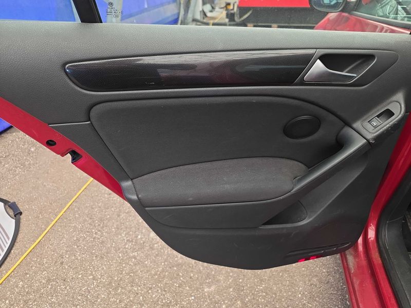 Volkswagen Golf VI 1.6 TDI Confortline 2009 – снимка 35