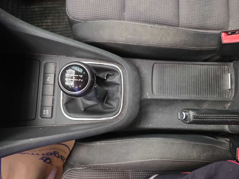 Volkswagen Golf VI 1.6 TDI Confortline 2009 – снимка 31