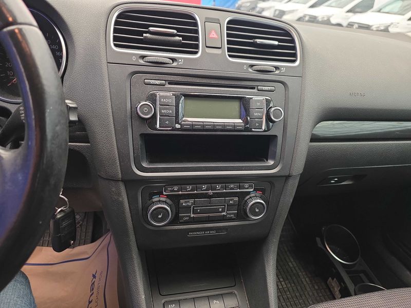 Volkswagen Golf VI 1.6 TDI Confortline 2009 – снимка 32