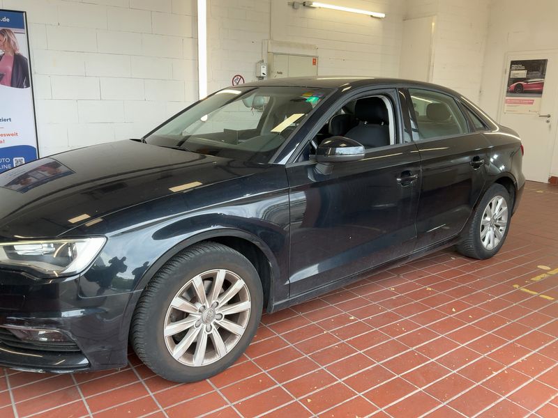 Audi A3 Limousine 1.6 TDI Attraction — zdjęcie 2
