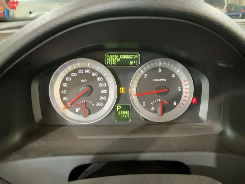 Volvo C70 2.0 D3 Summum — zdjęcie 13
