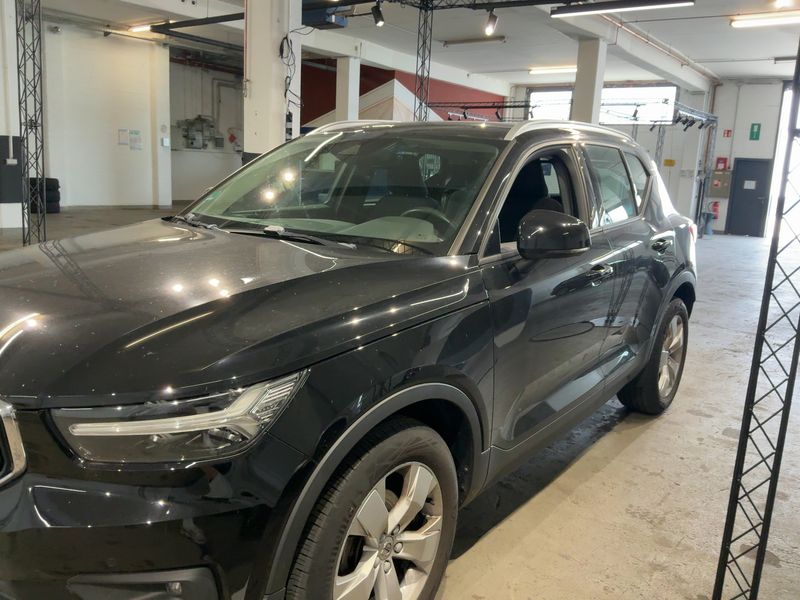 Volvo XC40 1.5 T2 Momentum Pro 2WD — zdjęcie 2