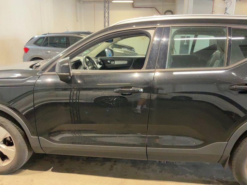 Volvo XC40 1.5 T2 Momentum Pro 2WD — zdjęcie 4