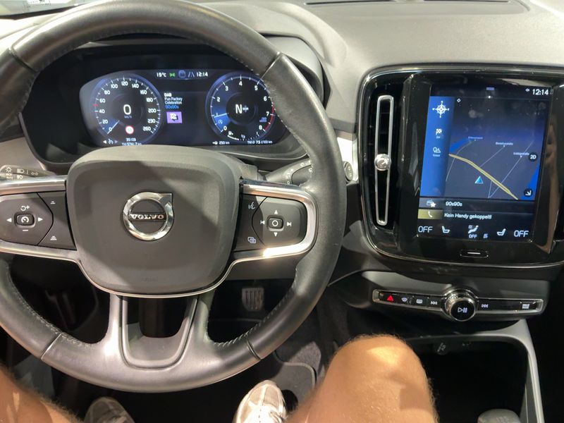 Volvo XC40 1.5 T2 Momentum Pro 2WD — zdjęcie 12