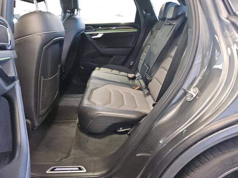 Volkswagen Touareg 3.0 V6 TDI R-Line 4Motion — zdjęcie 13