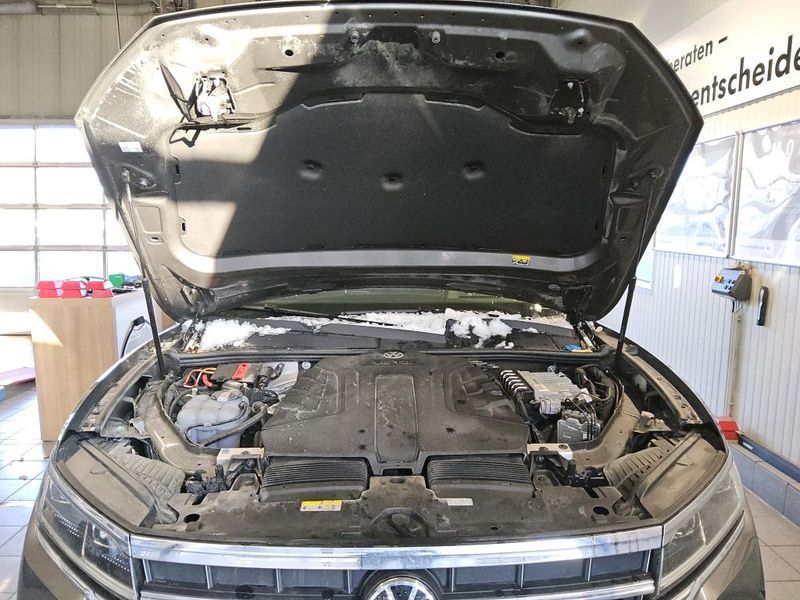 Volkswagen Touareg 3.0 V6 TDI R-Line 4Motion — zdjęcie 8