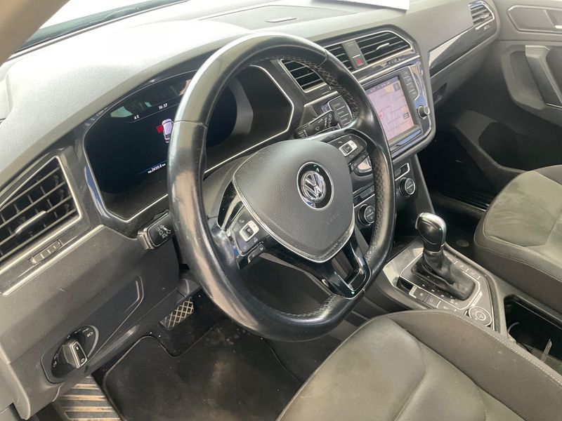 Volkswagen Tiguan 2.0 TSI Sport 4Motion BlueMotion Tech 2016 – снимка 28