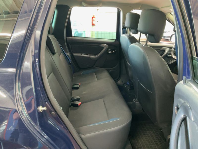 Dacia Duster 1.5 dCi Celebration 4x2 2015 – снимка 19