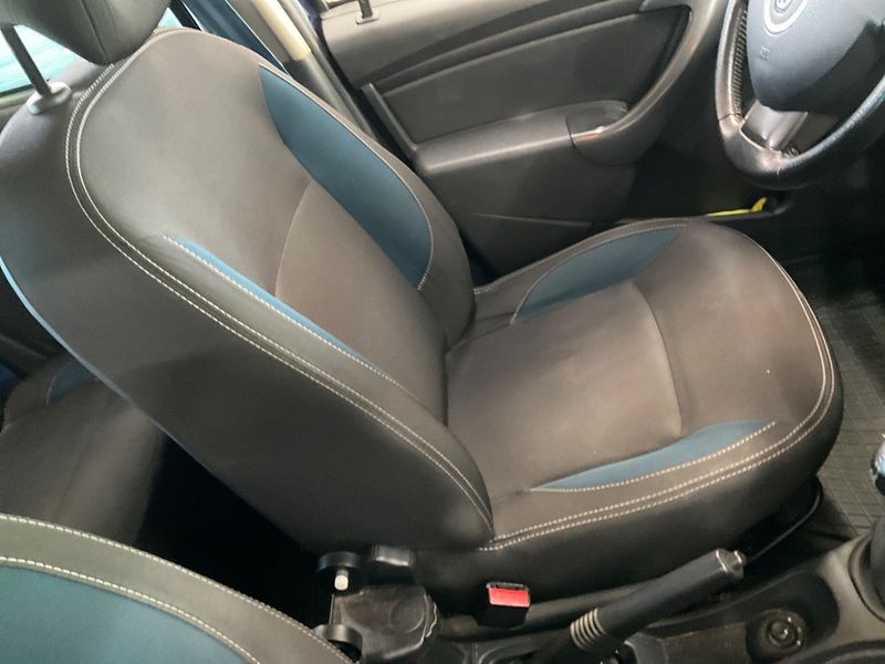Dacia Duster 1.5 dCi Celebration 4x2 2015 – снимка 24