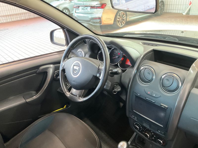 Dacia Duster 1.5 dCi Celebration 4x2 2015 – снимка 25