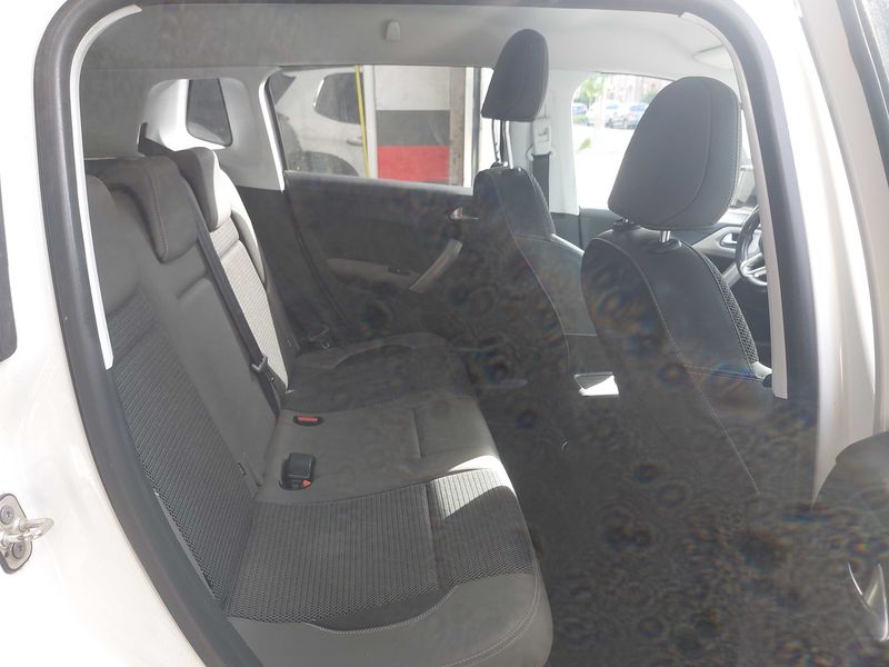 Peugeot 2008 1.2 PureTech Allure — zdjęcie 14
