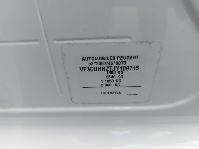 Peugeot 2008 1.2 PureTech Allure — zdjęcie 16