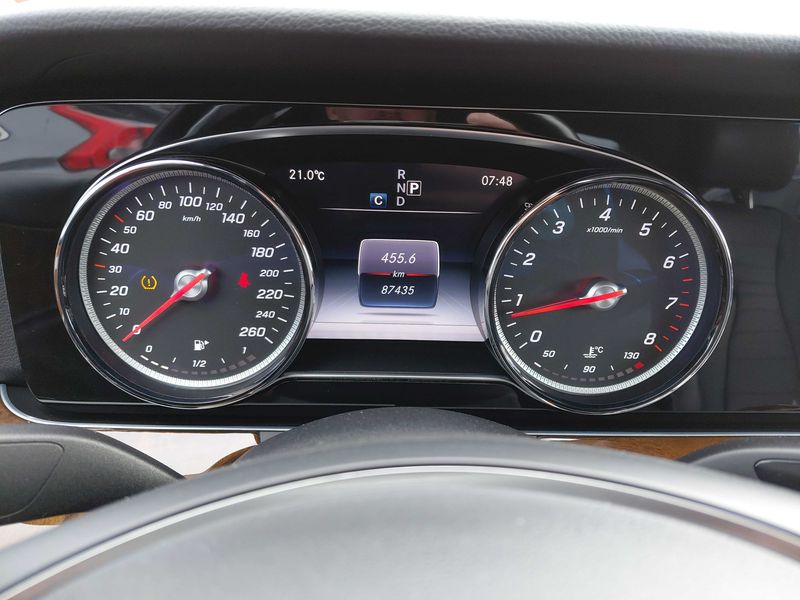 Mercedes-Benz E-Klasse E 200 Avantgarde — zdjęcie 12