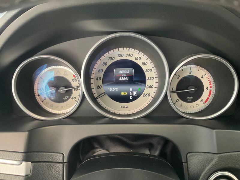 Mercedes-Benz E-Klasse E 220 CDI — zdjęcie 13