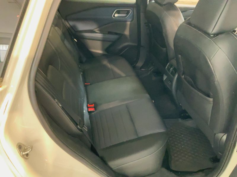 Nissan Qashqai 1.3 DIG-T Mild-Hybrid Tekna — zdjęcie 14