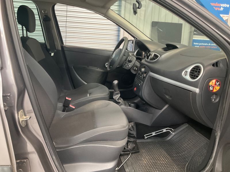 Renault Clio 1.5 dCi Authentique — zdjęcie 3