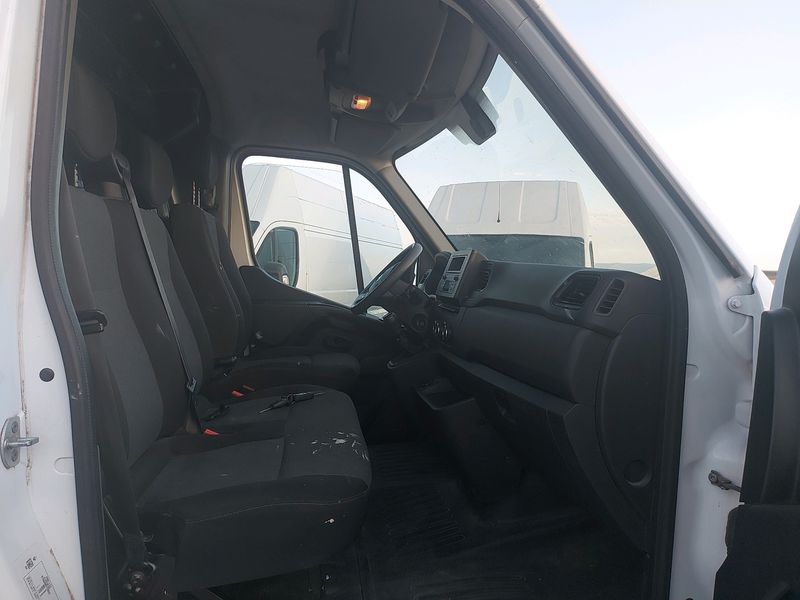 Renault Master 2.3 dCi L2H2 3,3t — zdjęcie 12