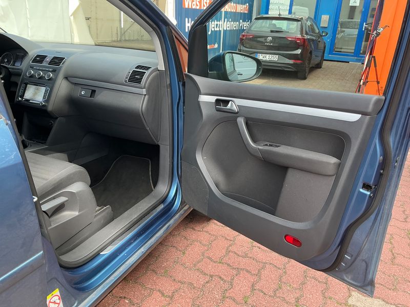 Volkswagen Touran 1.6 TDI Cup BlueMotion Tech 2014 – снимка 23