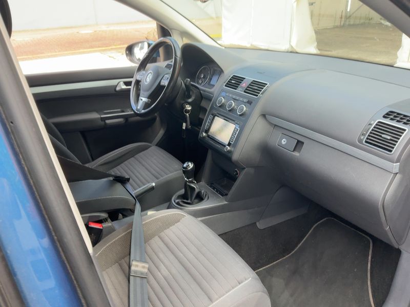 Volkswagen Touran 1.6 TDI Cup BlueMotion Tech 2014 – снимка 16
