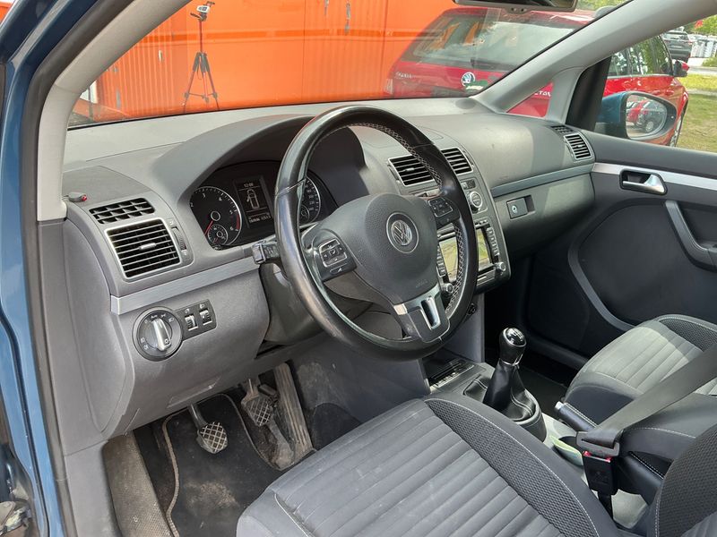Volkswagen Touran 1.6 TDI Cup BlueMotion Tech 2014 – снимка 30