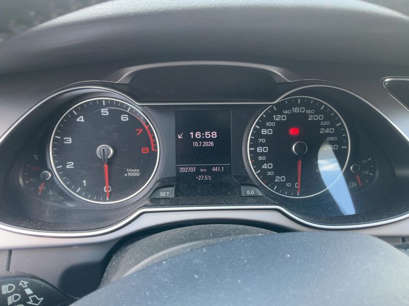 Audi A4 1.8 TFSI Attraction — zdjęcie 13