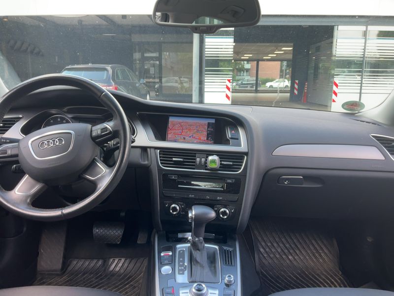 Audi A4 1.8 TFSI Attraction — zdjęcie 12