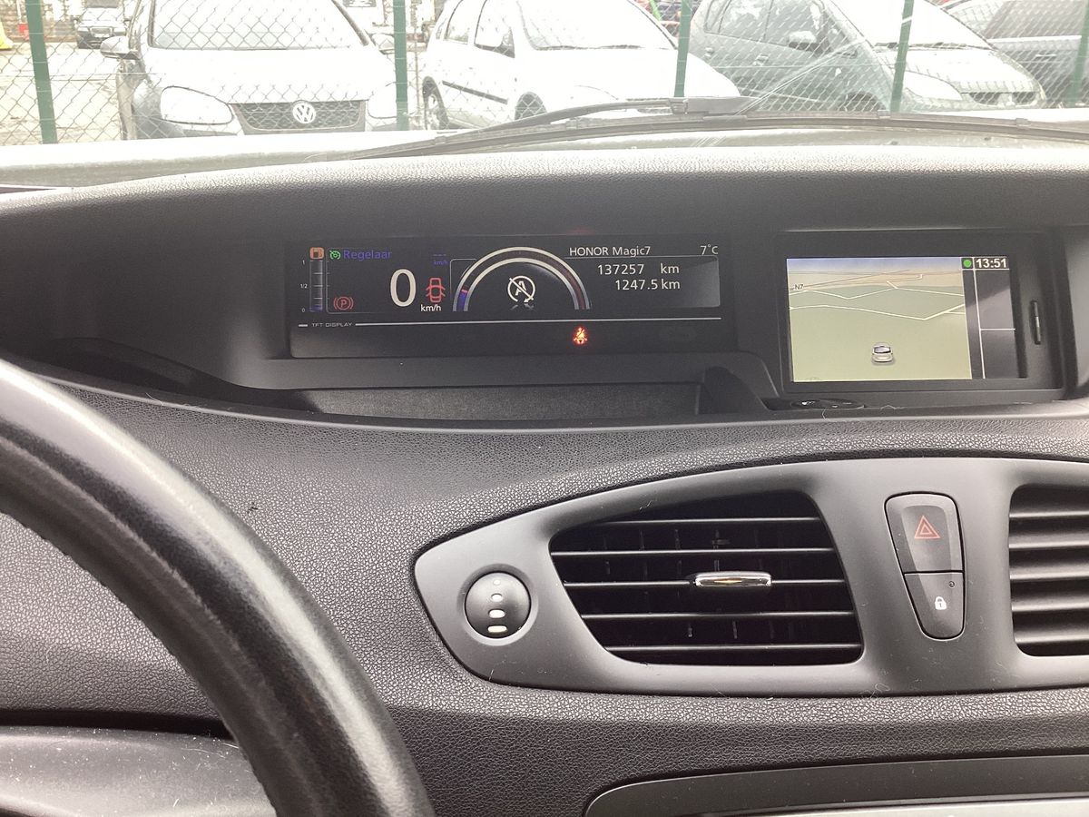 Renault Grand 2015 — photo 19
