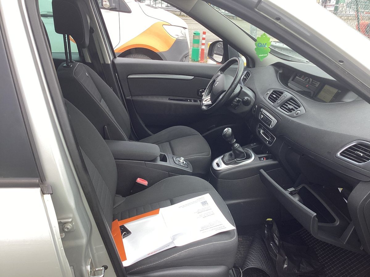Renault Grand 2015 — photo 17