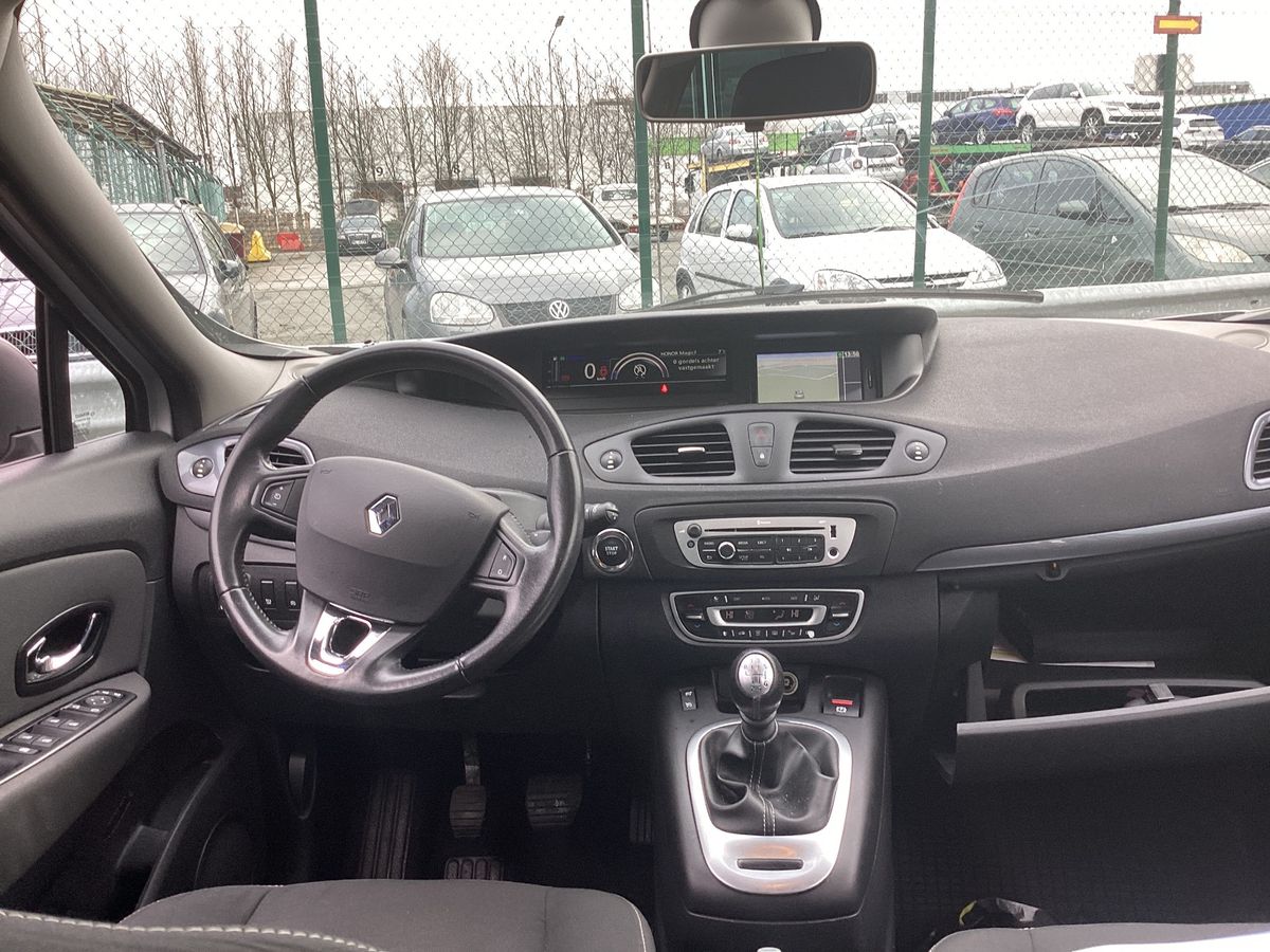 Renault Grand 2015 — photo 18
