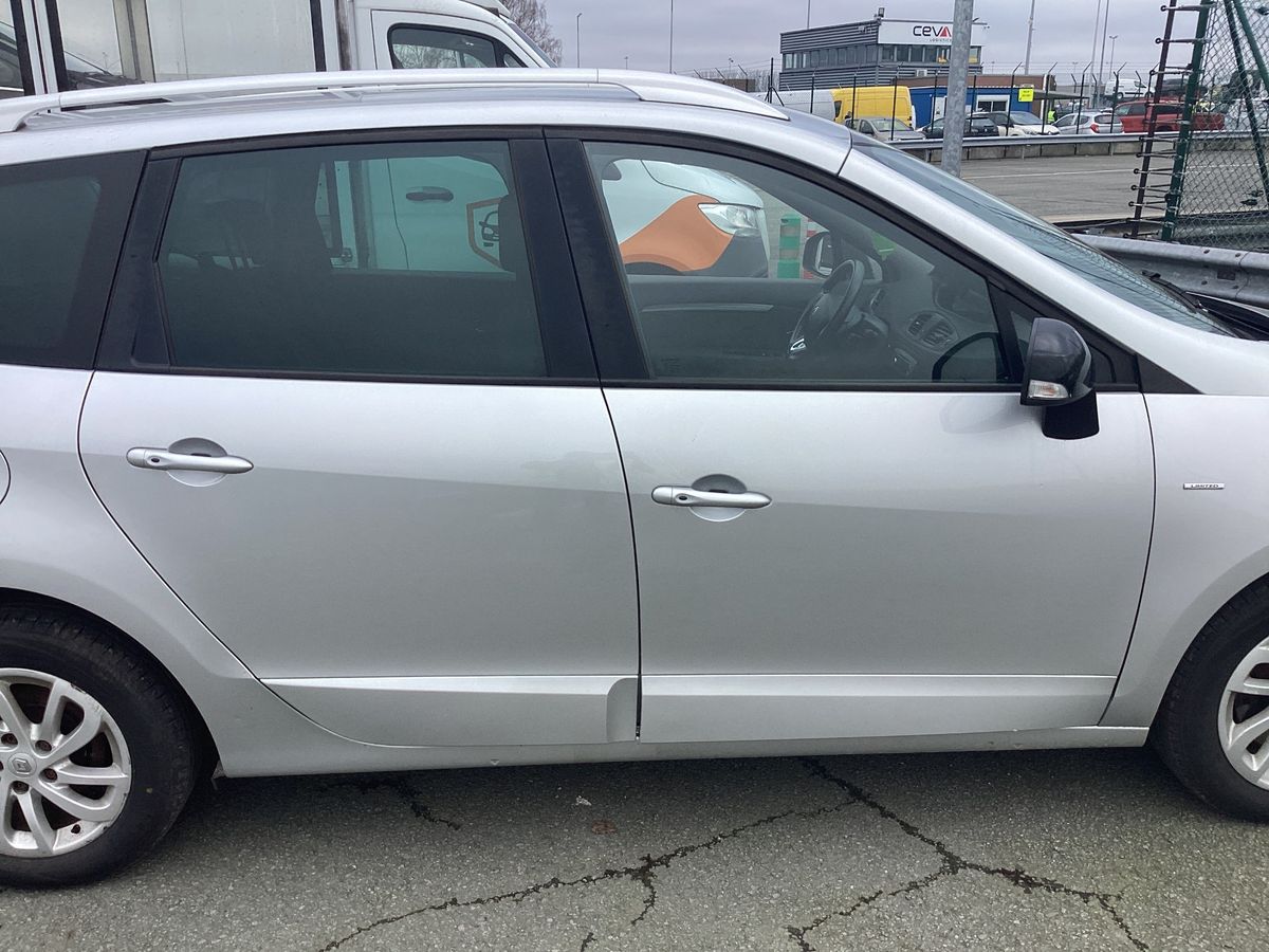 Renault Grand 2015 — photo 11