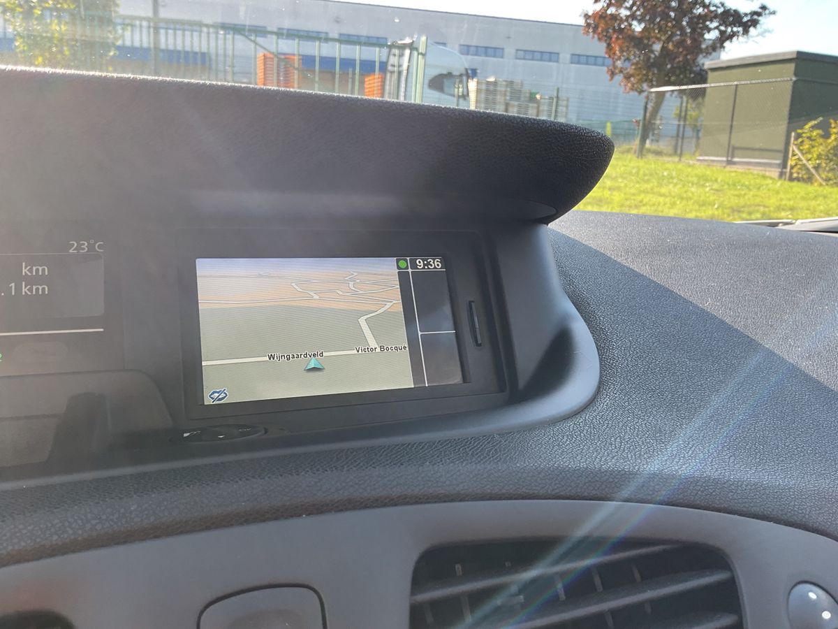 Renault Grand 2015 — photo 24