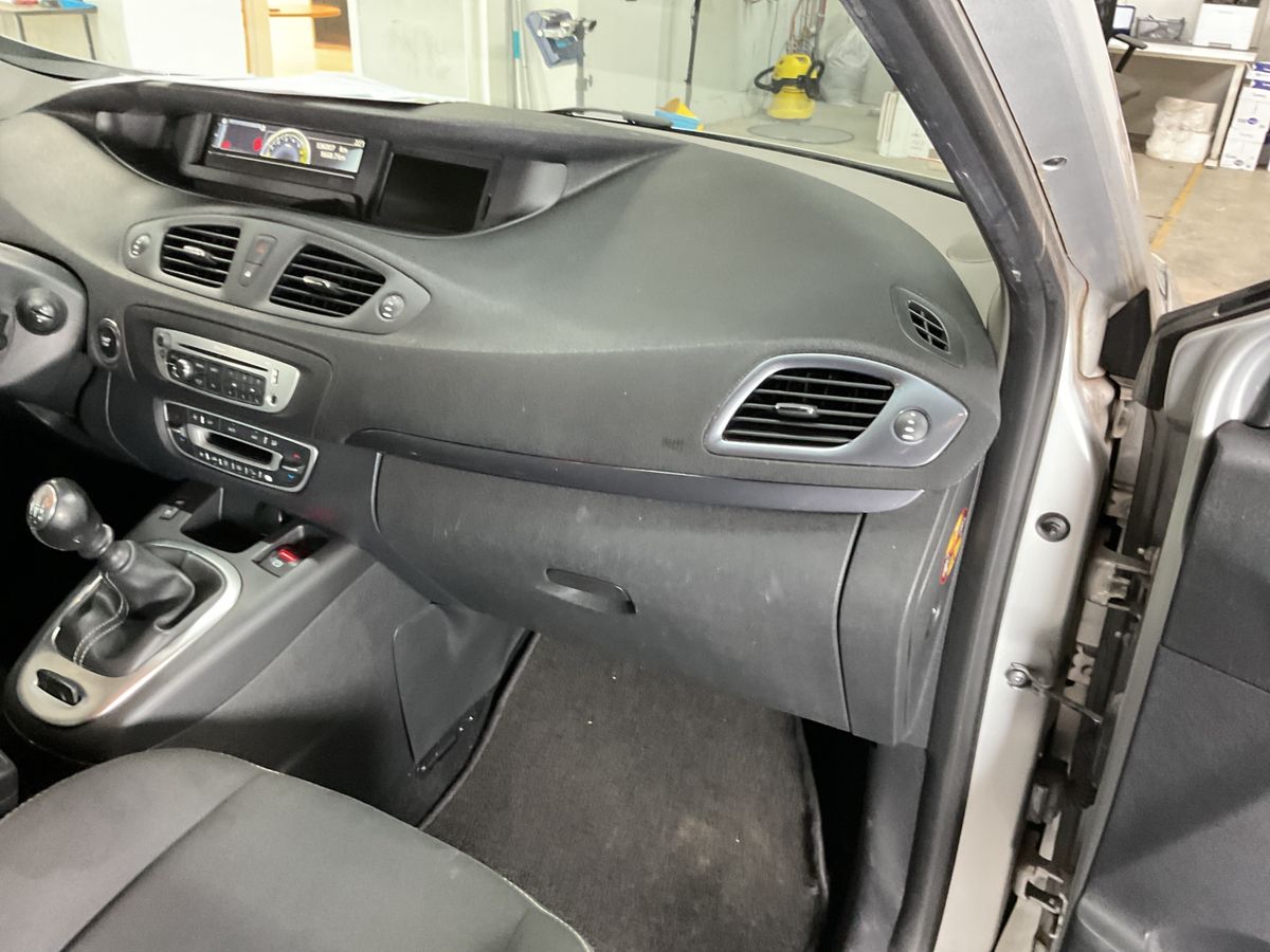 Renault Grand 2015 — photo 39