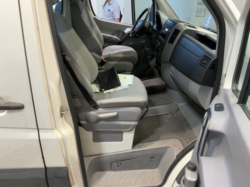 Volkswagen Crafter 2.5 TDI DPF Kombi 30 kurzer Radstand — zdjęcie 11