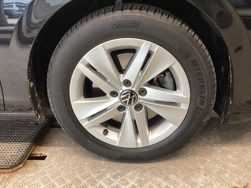 Volkswagen Golf VIII 1.5 TSI ACT Life — zdjęcie 25