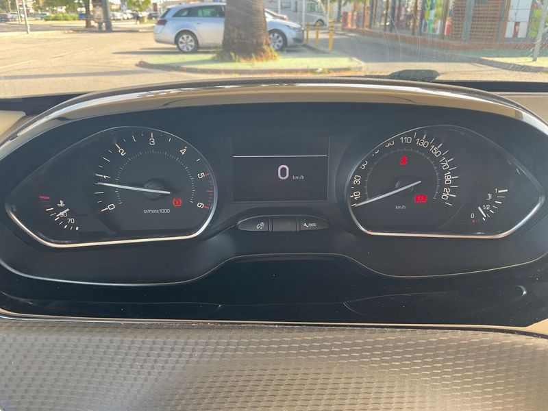 Peugeot 2008 1.6 Blue-HDi Style — zdjęcie 13