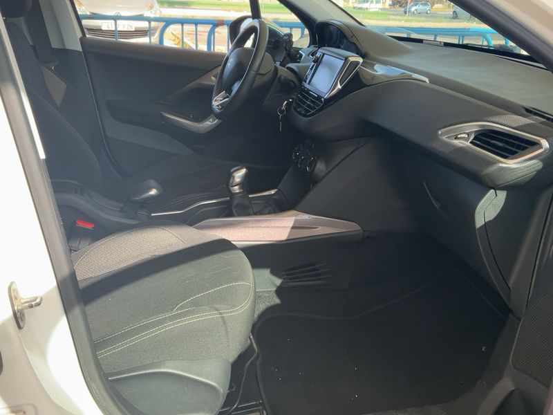 Peugeot 2008 1.6 Blue-HDi Style — zdjęcie 11