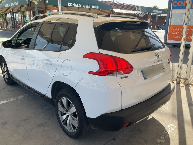 Peugeot 2008 1.6 Blue-HDi Style — zdjęcie 3